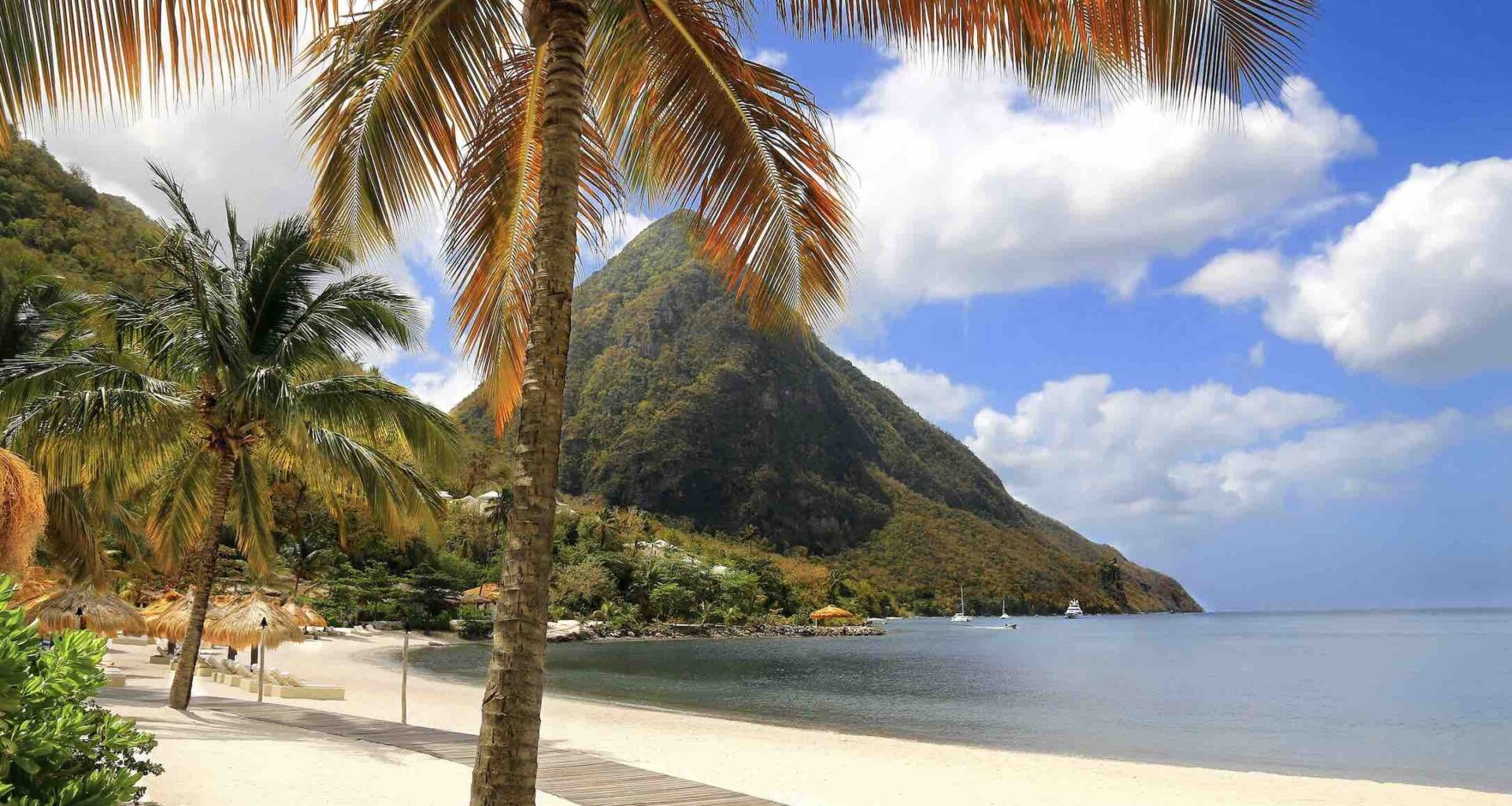 shutterstock-St Lucia-Inga Locmele visit St Lucia beah scene
