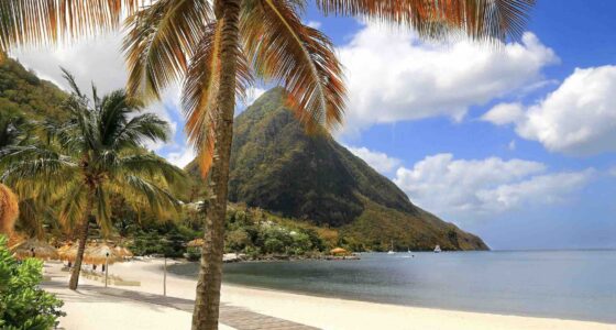 shutterstock-St Lucia-Inga Locmele visit St Lucia beah scene