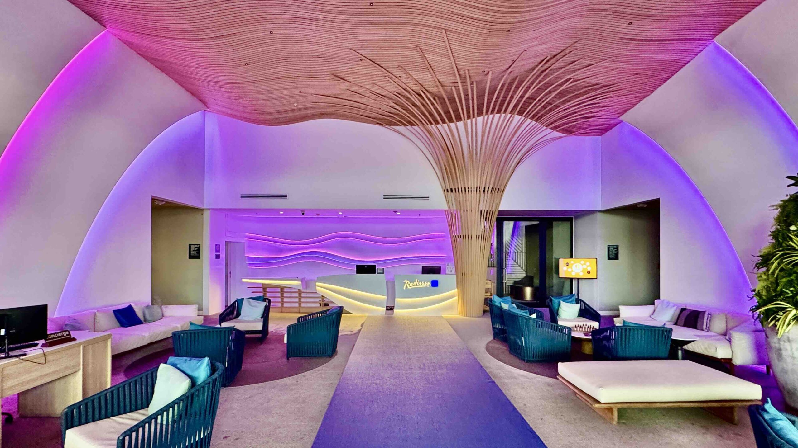 Radisson Blu Aruba Lobby